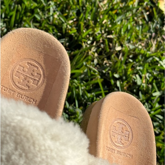 Tory Burch Sheldon Shearling Two-Band Slide in Neutral size 6.5 women - Picture 10 of 15